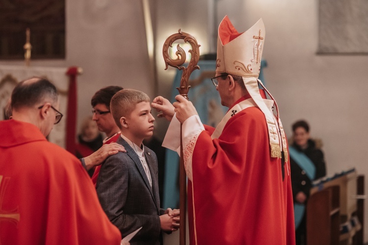 Bierzmowanie w parafii pw. Ducha Świętego i św. Katarzyny Aleksandryjskiej w Gdyni-Obłużu