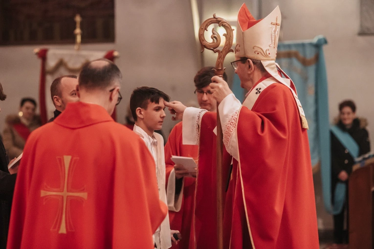 Bierzmowanie w parafii pw. Ducha Świętego i św. Katarzyny Aleksandryjskiej w Gdyni-Obłużu
