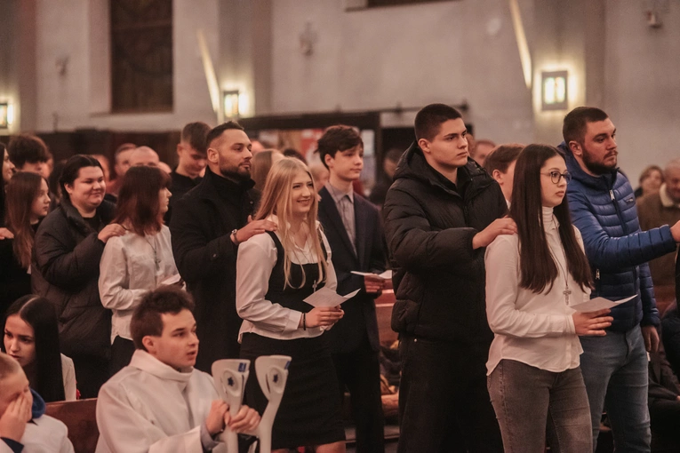 Bierzmowanie w parafii pw. Ducha Świętego i św. Katarzyny Aleksandryjskiej w Gdyni-Obłużu