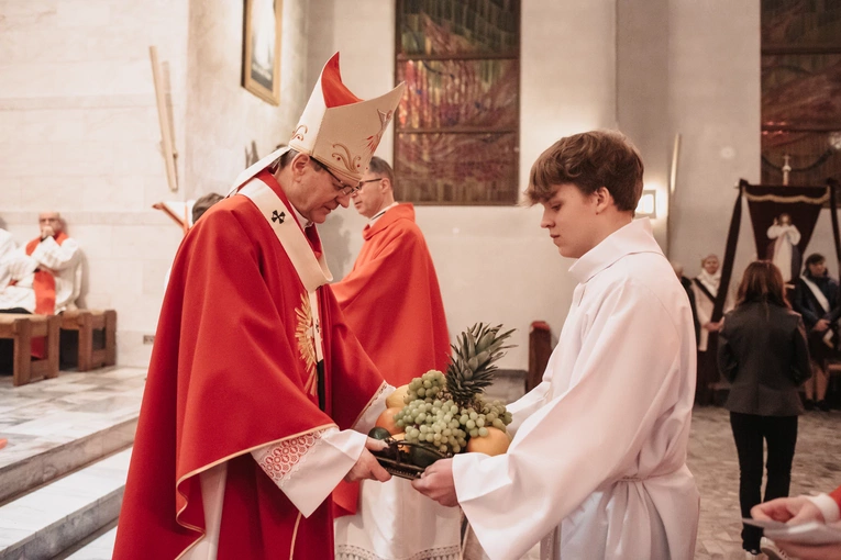 Bierzmowanie w parafii pw. Ducha Świętego i św. Katarzyny Aleksandryjskiej w Gdyni-Obłużu