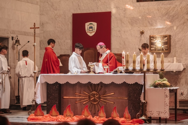 Bierzmowanie w parafii pw. Ducha Świętego i św. Katarzyny Aleksandryjskiej w Gdyni-Obłużu