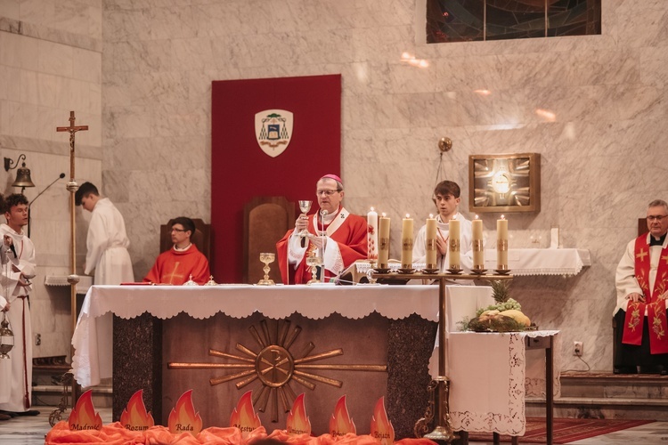 Bierzmowanie w parafii pw. Ducha Świętego i św. Katarzyny Aleksandryjskiej w Gdyni-Obłużu