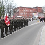 Odsłonięcie tablicy upamiętniającej ofiary reżimu