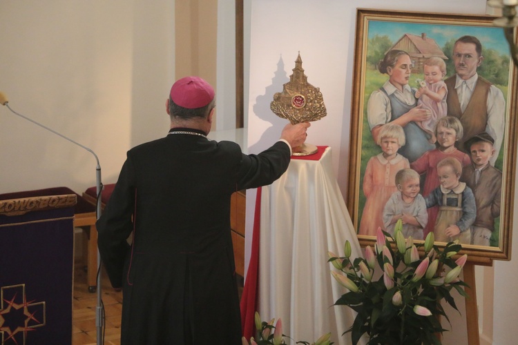 Płock. Ostatni dzień peregrynacji relikwii bł. rodziny Ulmów