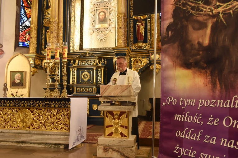 25 lat sądeckiej grupy św. o. Pio