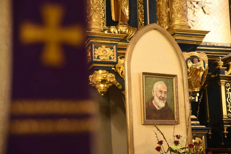 25 lat sądeckiej grupy św. o. Pio