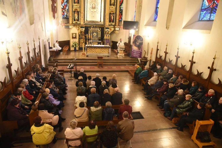 25 lat sądeckiej grupy św. o. Pio