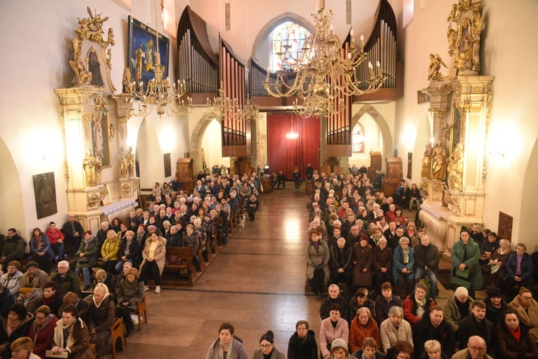 25 lat sądeckiej grupy św. o. Pio