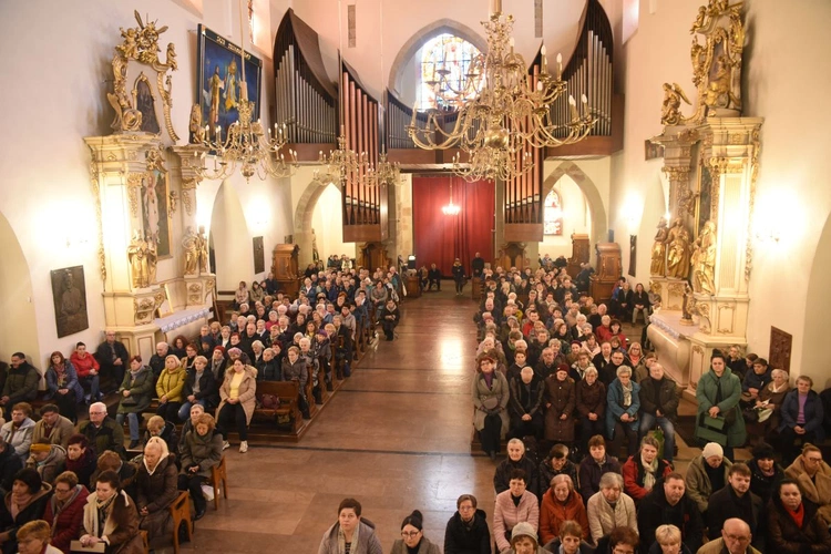 25 lat sądeckiej grupy św. o. Pio