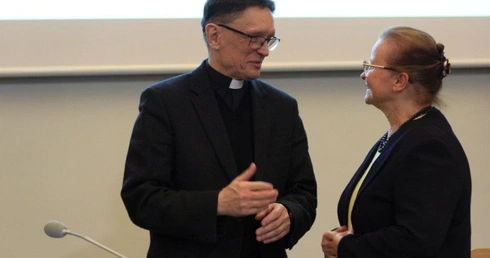 Teologia w dialogu z polityką