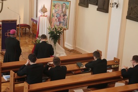 Ks. rektor Marek Jarosz zawierzył wspólnotę seminaryjną bł. rodzinie Ulmów.