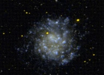 Karłowata galaktyka spiralna NGC 5474 w ultrafiolecie