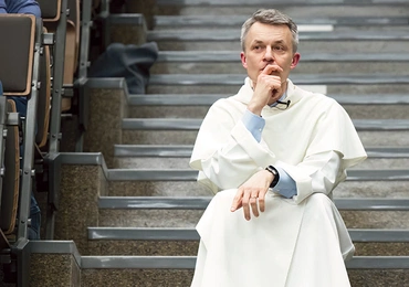 o. ROMAN BIELECKI OP Redaktor naczelny miesięcznika „W Drodze”. regularnie pielgrzymuje do Santiago de Compostela. Mieszka w Poznaniu.