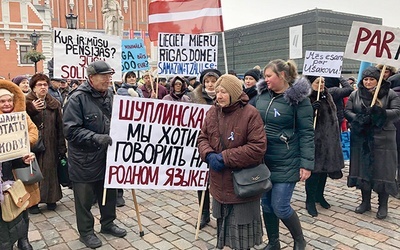 Na Łotwie wszystkie wybory przez wiele lat do 2022 r. wygrywała uważana za prorosyjską partia Zgoda. Na zdjęciu wiec poparcia dla jej lidera w 2019 roku.