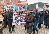 Na Łotwie wszystkie wybory przez wiele lat do 2022 r. wygrywała uważana za prorosyjską partia Zgoda. Na zdjęciu wiec poparcia dla jej lidera w 2019 roku.