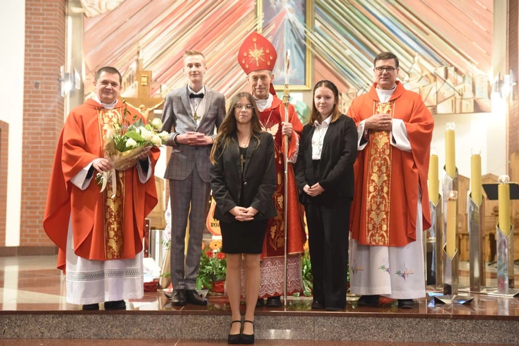 Bierzmowanie w par. Miłosierdzia Bożego w Brzesku