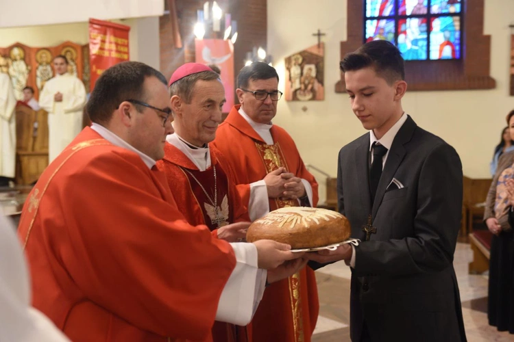 Bierzmowanie w par. Miłosierdzia Bożego w Brzesku