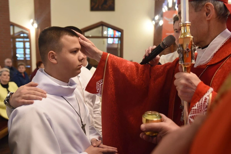 Bierzmowanie w par. Miłosierdzia Bożego w Brzesku