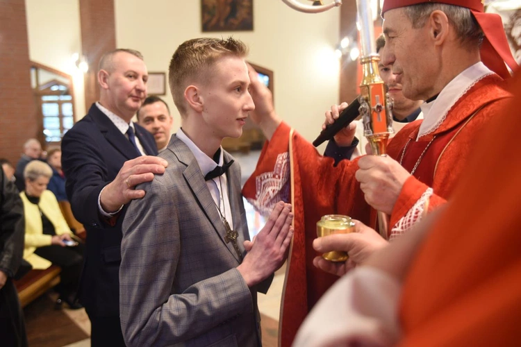 Bierzmowanie w par. Miłosierdzia Bożego w Brzesku
