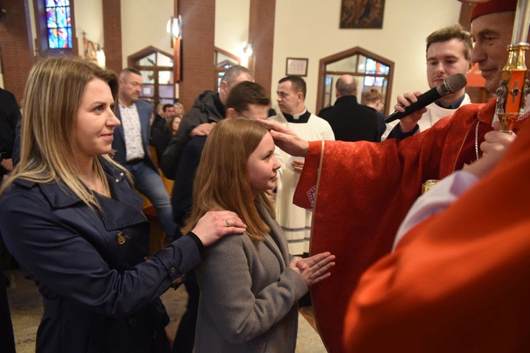 Bierzmowanie w par. Miłosierdzia Bożego w Brzesku