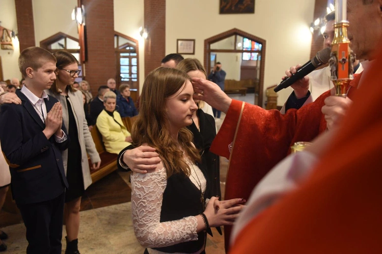 Bierzmowanie w par. Miłosierdzia Bożego w Brzesku