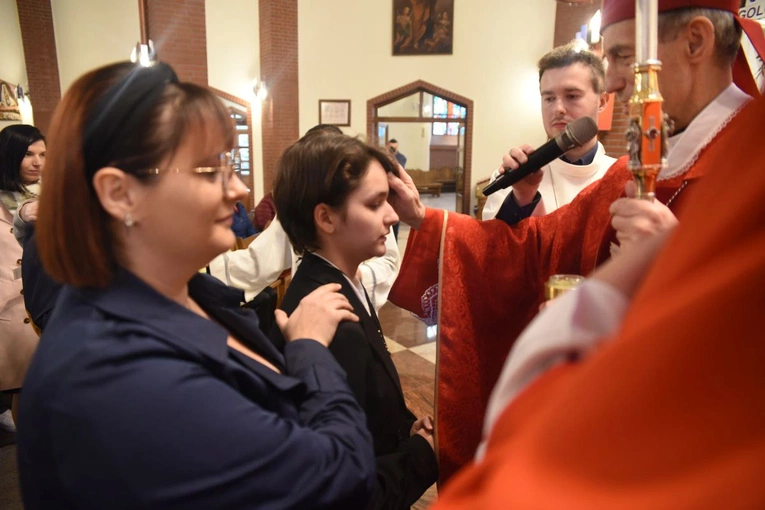 Bierzmowanie w par. Miłosierdzia Bożego w Brzesku