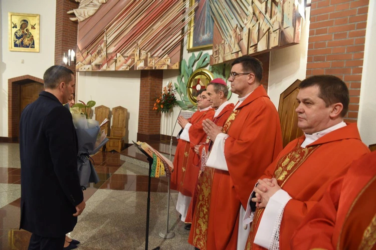 Bierzmowanie w par. Miłosierdzia Bożego w Brzesku