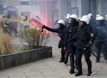 Protest rolników: Pod Sejmem doszło do starć między protestującymi a policją