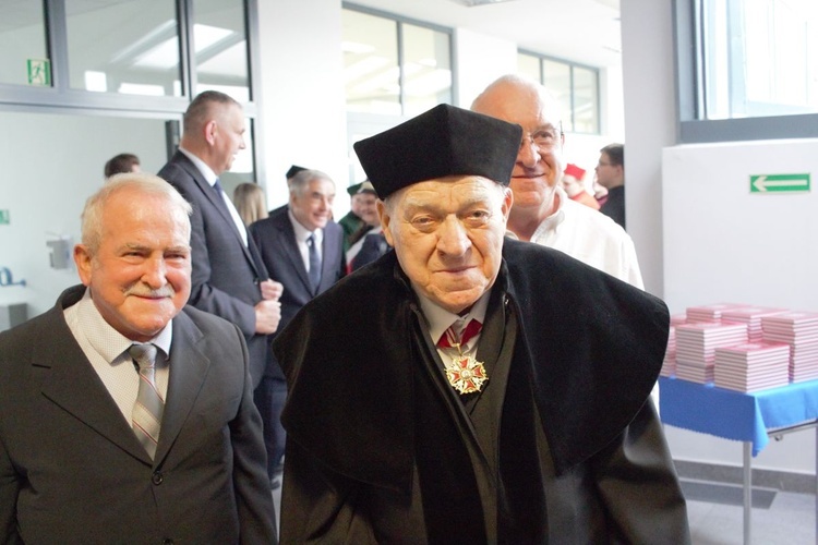 30-lecie Uniwersytetu Opolskiego. Doktorat honoris causa dla prof. F.A. Marka