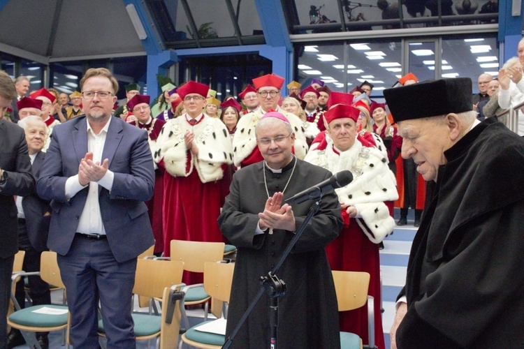 30-lecie Uniwersytetu Opolskiego. Doktorat honoris causa dla prof. F.A. Marka