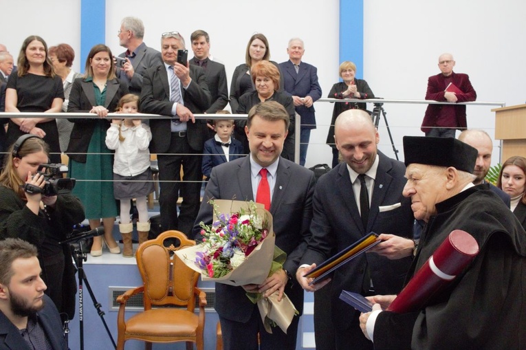 30-lecie Uniwersytetu Opolskiego. Doktorat honoris causa dla prof. F.A. Marka