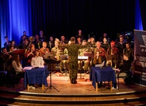 Orkiestra zaprezentowała patriotyczny repertuar, młodzież odczytała listy i grypsy żołnierzy wyklętych.