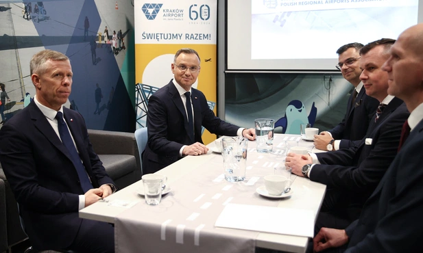 Prezydent: CPK nie zagraża lotniskom regionalnym, pasażerów nie zabraknie