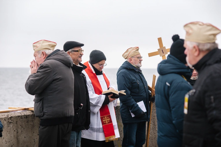 21. Droga Krzyżowa brzegiem morza w Gdyni