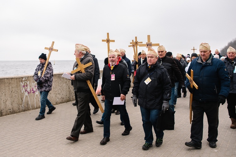 Trasa po piaszczystej plaży nie była łatwa i liczyła kilka kilometrów.