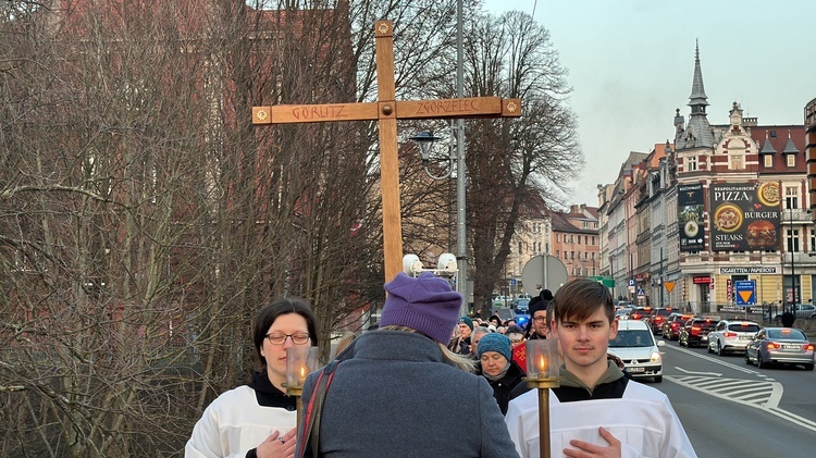 Zanieśli krzyż do Heiligen-Kreuz