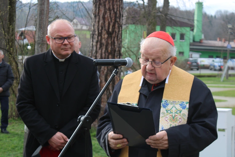 Pomnik góralki - Sprawiedliwej wśród Narodów Świata