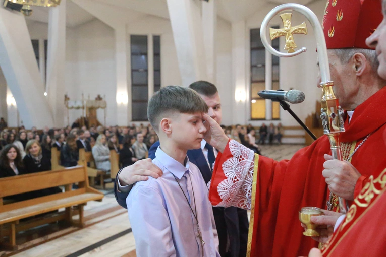 Dębica. Bierzmowanie w Miłosierdziu