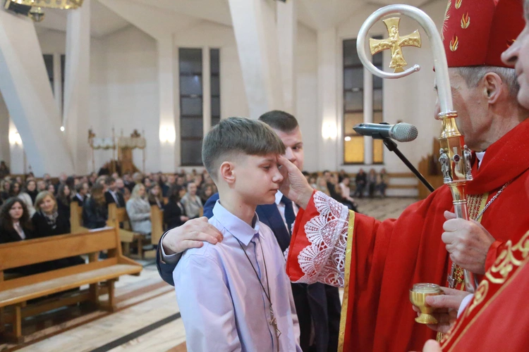 Dębica. Bierzmowanie w Miłosierdziu