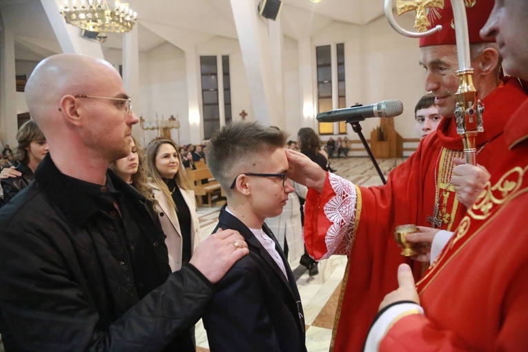 Dębica. Bierzmowanie w Miłosierdziu