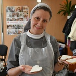 Ciasteczkowe serca Caritas na Dzień Dobra