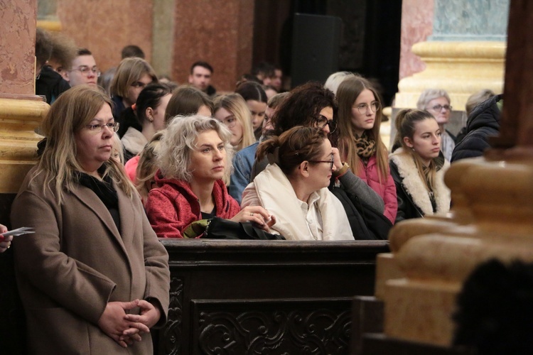 Jasna Góra. Pielgrzymka maturzystów - cz. 1