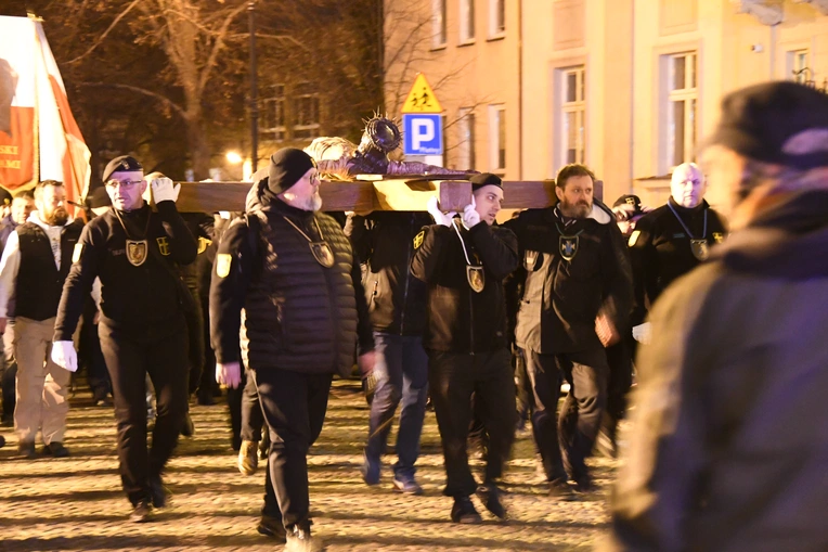 Męska Droga Krzyżowa za życiem