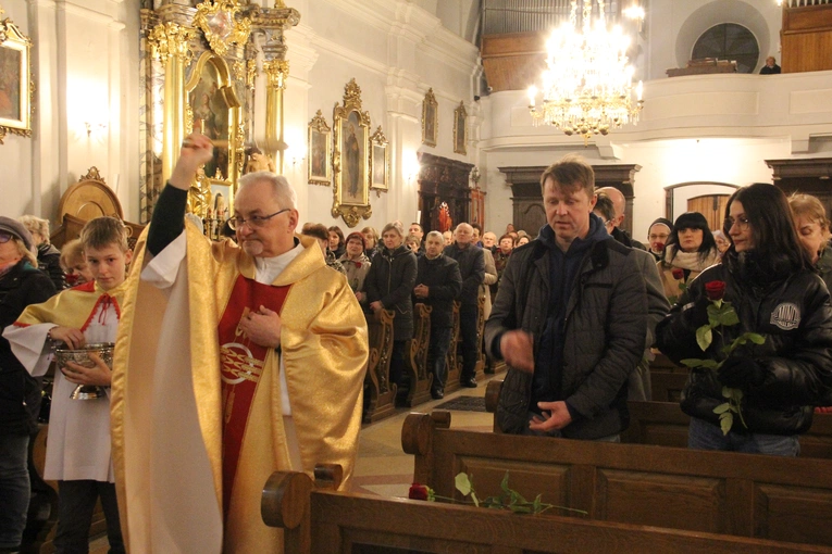 Zakliczyn. Wprowadzenie relikwii św. Rity do kościoła św. Idziego