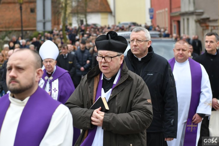 Wschowa pożegnała wieloletniego proboszcza fary