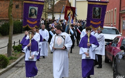 Wschowa pożegnała wieloletniego proboszcza fary