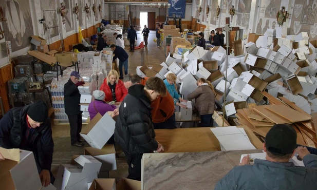 Wielkie pakowanie paczek dla Ukrainy