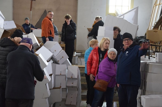 Liczyła się każda para rąk do pomocy.