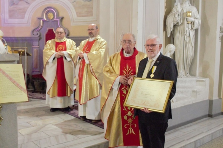 Wręczenie Krzyża "Pro Ecclesia et Pontifice" Hansowi Steinowi w Krzanowicach