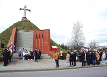 W Mławie główne uroczystości odbywają się przy Kopcu Kościuszki na Wólce. 